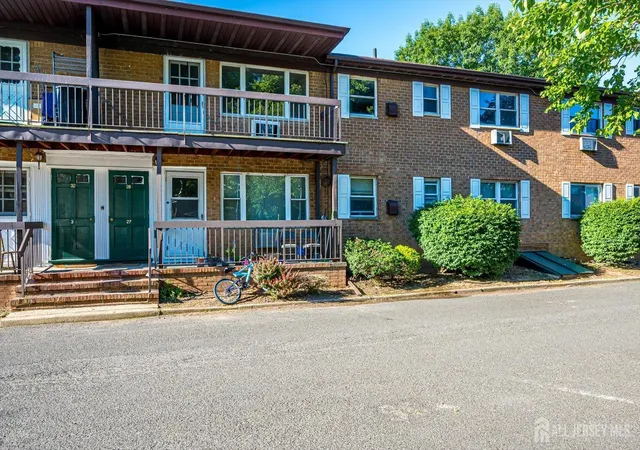 Homes for sale in Iselin, NJ | 55 Gill Ln, Iselin, NJ 08830