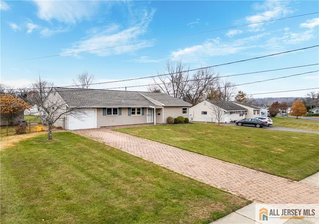 Photo 1 of Single family home for sale at 192 Kendall Rd, Kendall Park, NJ 08824 | MLS# 2660843M | Listing updated on 2025-12-05
