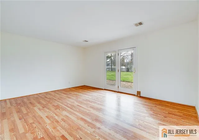 Photo 3 of Single family home for sale at 192 Kendall Rd, Kendall Park, NJ 08824 | MLS# 2660843M | Listing updated on 2025-12-05