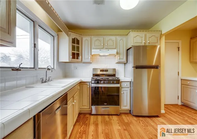 Photo 4 of Single family home for sale at 192 Kendall Rd, Kendall Park, NJ 08824 | MLS# 2660843M | Listing updated on 2025-12-05