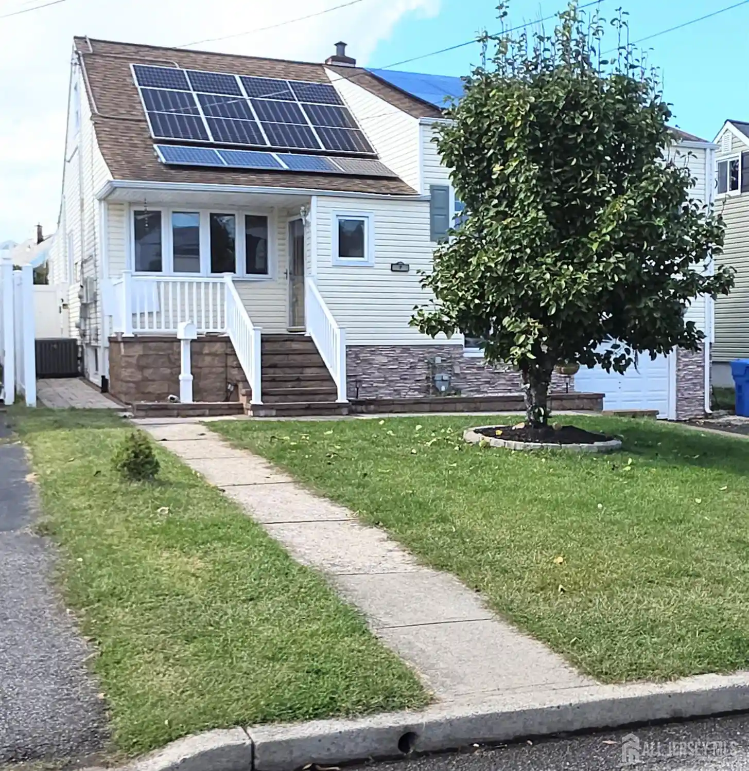 Single family home for sale at 7 Inverness Ter, Fords, NJ 08863 | MLS# 2705750R