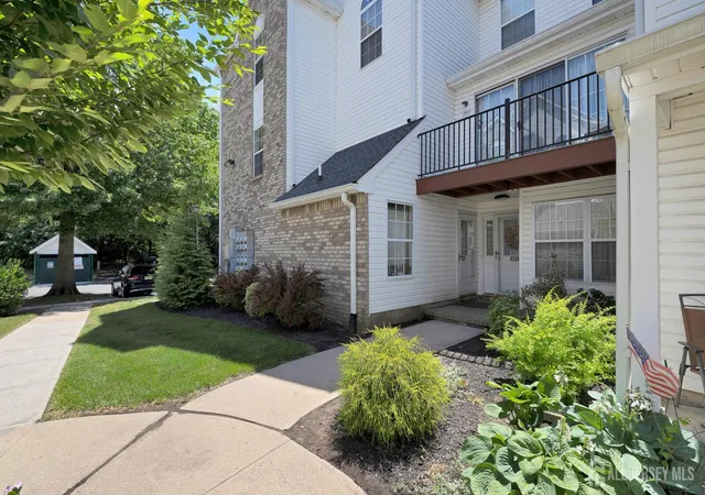 Photo 3 of Townhouse for sale at 810 Plymouth Rd, North Brunswick, NJ 08902 | MLS# 2617496R | Listing updated on 2026-10-09