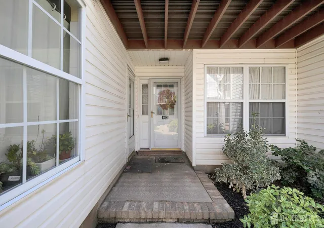 Photo 4 of Townhouse for sale at 810 Plymouth Rd, North Brunswick, NJ 08902 | MLS# 2617496R | Listing updated on 2026-10-09