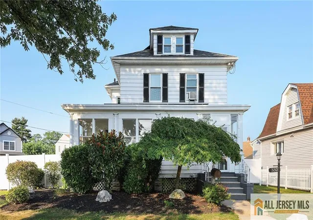 Photo 1 of Single family home for sale at 332 Berry St, Woodbridge, NJ 07095 | MLS# 2660335M | Listing updated on 2025-10-27