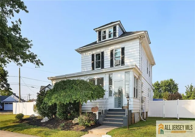 Photo 2 of Single family home for sale at 332 Berry St, Woodbridge, NJ 07095 | MLS# 2660335M | Listing updated on 2025-10-27