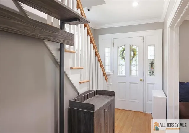 Photo 4 of Single family home for sale at 332 Berry St, Woodbridge, NJ 07095 | MLS# 2660335M | Listing updated on 2025-10-27