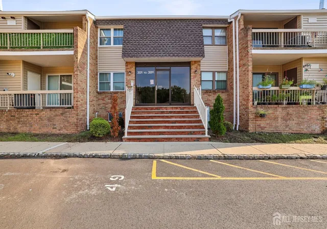 9th image of 307 Sharon Garden Ct, Woodbridge, NJ 07095 | MLS# 2702944R