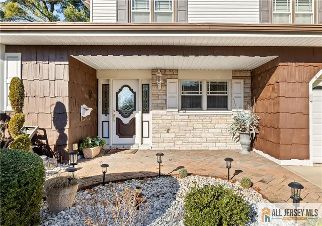 Photo 2 of Single family home for sale at 32 Fielek Ter, Parlin, NJ 08859 | MLS# 2660160M | Listing updated on 2025-10-17