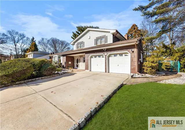 Photo 3 of Single family home for sale at 32 Fielek Ter, Parlin, NJ 08859 | MLS# 2660160M | Listing updated on 2025-10-17
