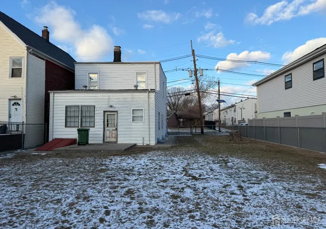 Photo 3 of Single family home for sale at 130 Union St, Carteret, NJ 07008 | MLS# 2610867R | Listing updated on 2026-04-22
