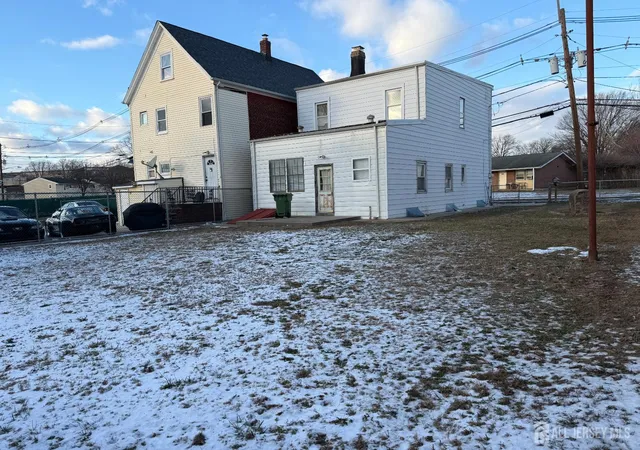 Photo 3 of Single family home for sale at 130 Union St, Carteret, NJ 07008 | MLS# 2610867R | Listing updated on 2026-04-22