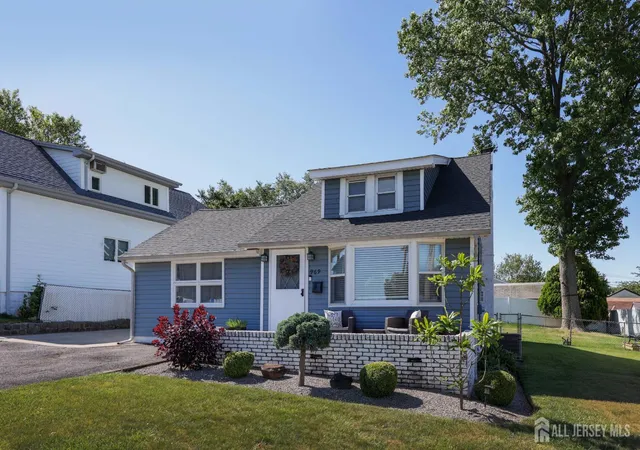 Homes for sale in Keyport, NJ | 969 Woodcrest Dr, Keyport, NJ 07735 | MLS# 2617383R