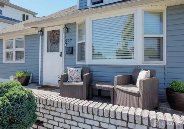 Homes for sale in Keyport, NJ | 969 Woodcrest Dr, Keyport, NJ 07735 | MLS# 2617383R