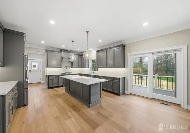 5th image of 3 Siena Pl, Monroe Township, NJ 08831 | MLS# 2615944R