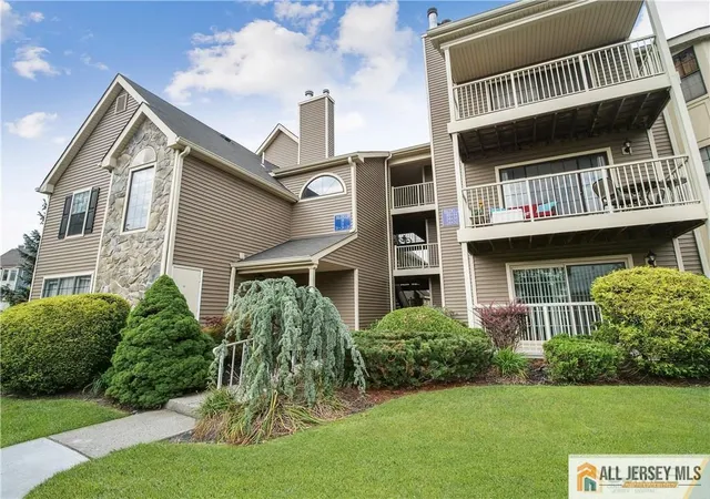 1st image of 39 Lear Ct, East Brunswick, NJ 08816 | MLS# 2662357M