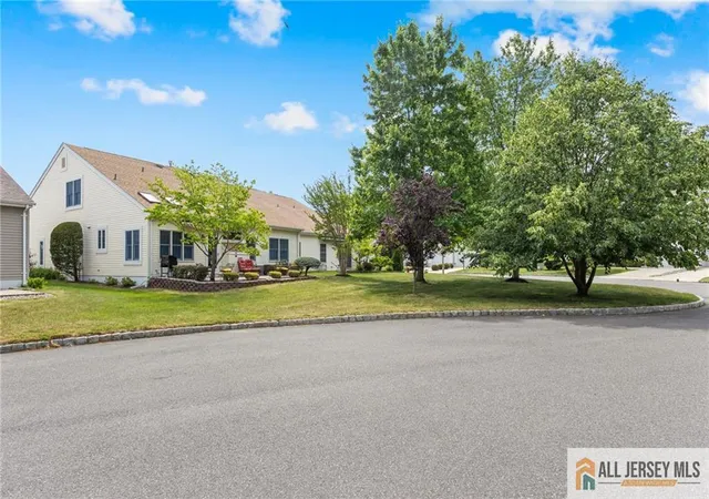35th image of 30 Wellington Pl, Monroe Township, NJ 08831 | MLS# 2662050M