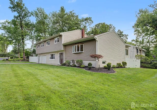 3rd image of 41 Montclair Ave, Edison, NJ 08820 | MLS# 2701277R