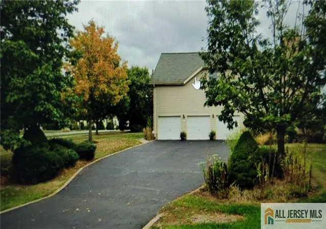 Photo 2 of Single family home for sale at 2 Colonial Ct, Plainsboro, NJ 08536 | MLS# 2660901M | Listing updated on 2026-01-19