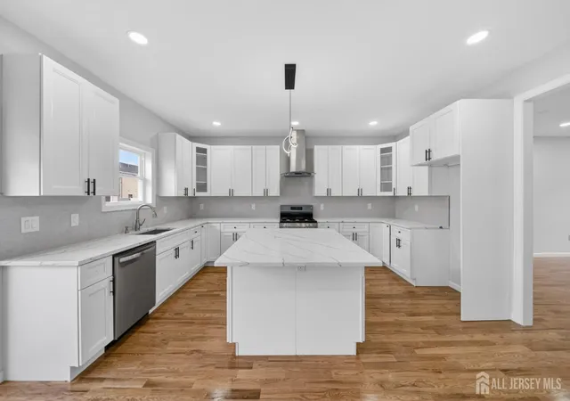 Homes for sale in Carteret, NJ | 14 Hudson St, Carteret, NJ 07008 | MLS# 2615917R