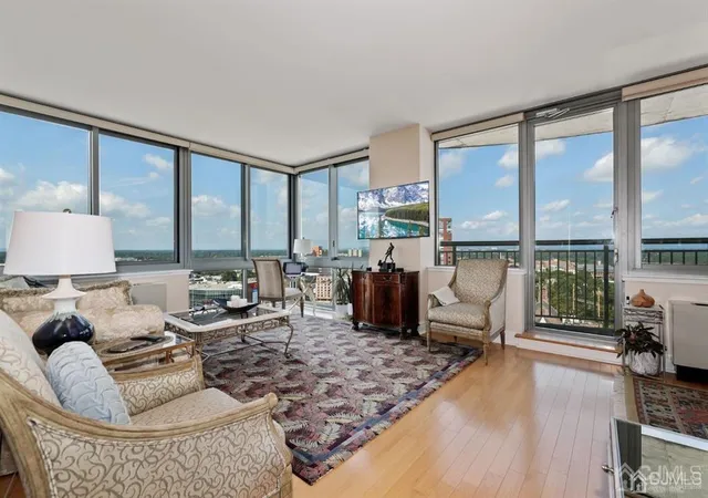 Homes for sale in New Brunswick, NJ | 1 Spring St #2105, New Brunswick, NJ 08901 | MLS# 2614654R