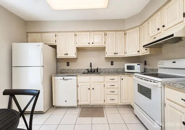3rd image of 738-C Prospect Rd #C, Monroe Township, NJ 08831 | MLS# 2700655R