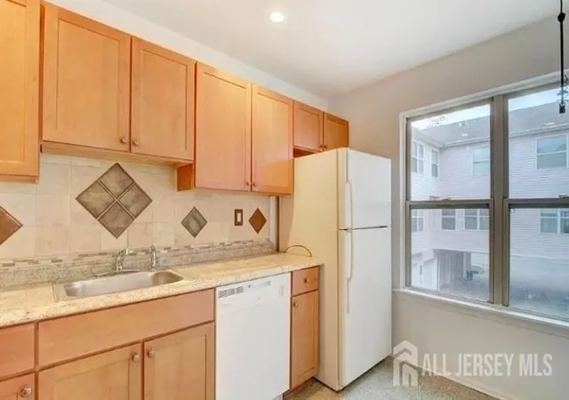 Photo 4 of Townhouse for sale at 500 Great Beds Ct, Perth Amboy, NJ 08861 | MLS# 2702729R | Listing updated on 2026-09-15