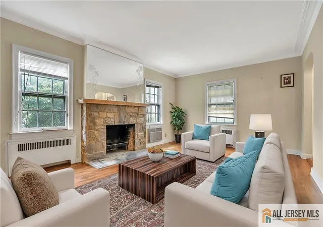 Photo 2 of Single family home for sale at 492 Twin Oaks Rd, Union, NJ 07083 | MLS# 2560535M | Listing updated on 2025-01-01