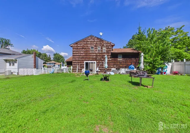 4th image of 21 Oakwood Dr, Sayreville, NJ 08859 | MLS# 2703507R