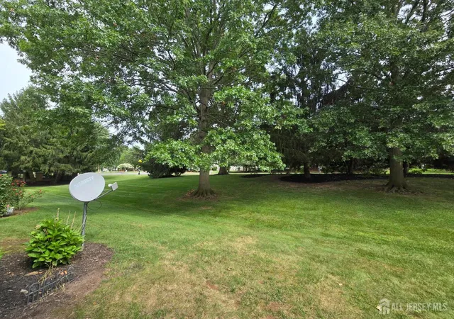Listing Photo 4 - Condo for sale in building located at 113 Gregory Ln, Franklin Park, NJ 08823
