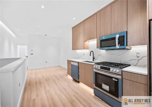 2nd image of 291 New York Ave #3, Jersey City, NJ 07307 | MLS# 2770067M