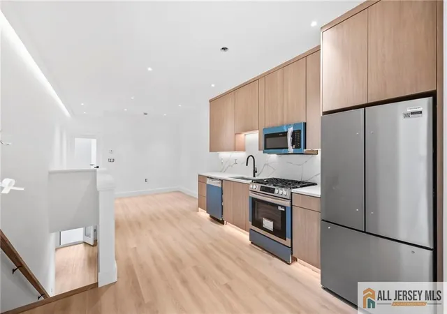 3rd image of 291 New York Ave #3, Jersey City, NJ 07307 | MLS# 2770067M