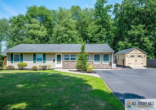 2nd image of 4 Halsey Rd, Kendall Park, NJ 08824 | MLS# 2770088M