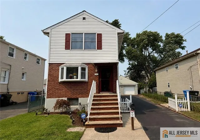 Homes for sale in Woodbridge Proper, NJ | 70 Spring St, Woodbridge Proper, NJ 07095 | MLS# 2770060M