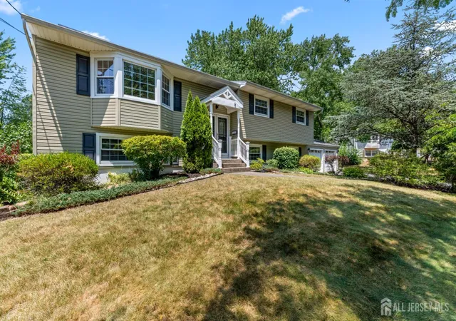 3rd image of 5 Yale Ct, East Brunswick, NJ 08816 | MLS# 2700190R