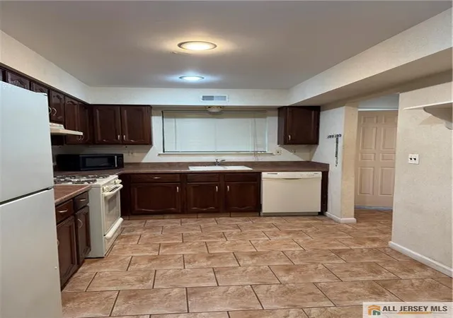 4th image of 47 Victory Ct, Old Bridge, NJ 08857 | MLS# 2662067M