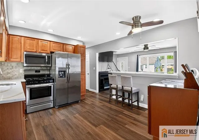 Photo 4 of Single family home for sale at 37 Eberly Pl, Fords, NJ 08863 | MLS# 2661778M | Listing updated on 2026-05-21