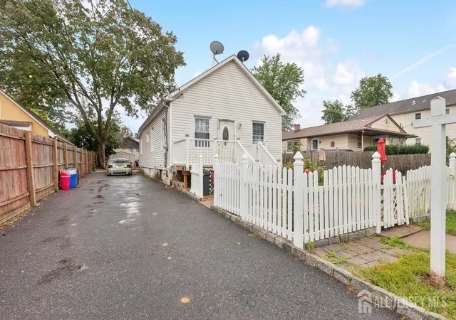 Photo 1 of Single family home for sale at 112 Victor St, Somerset, NJ 08873 | MLS# 2604341R | Listing updated on 2025-11-20
