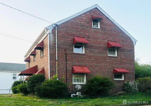 Homes for sale in Sayreville, NJ | 7 Winkler Rd, Sayreville, NJ 08872 | MLS# 2618000R