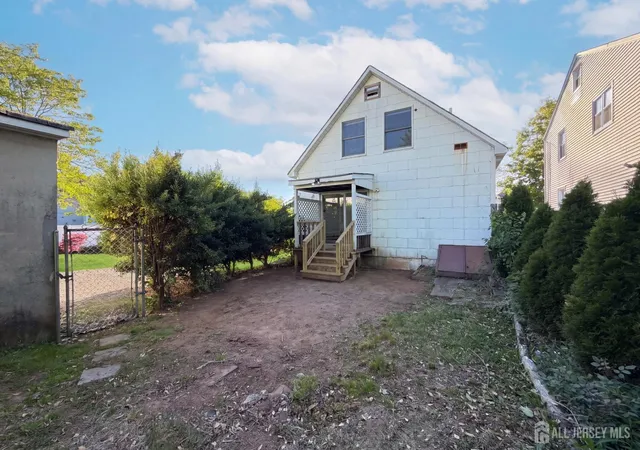 Photo 4 of Single family home for sale at 578 Garden Ave, Woodbridge, NJ 07095 | MLS# 2615795R | Listing updated on 2026-09-24