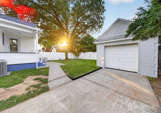 Photo 3 of Single family home for sale at 184 Green St, Woodbridge, NJ 07095 | MLS# 2702871R | Listing updated on 2026-08-27
