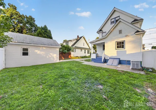 Photo 3 of Single family home for sale at 184 Green St, Woodbridge, NJ 07095 | MLS# 2702871R | Listing updated on 2026-08-27