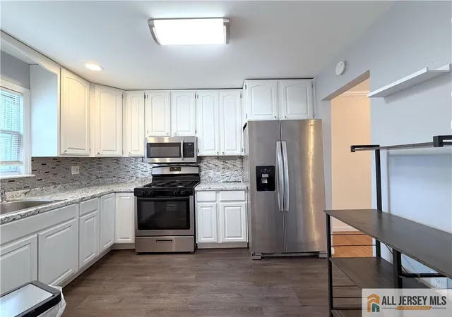 3rd image of 406 Cranbury Rd #7, East Brunswick, NJ 08816 | MLS# 2770388M