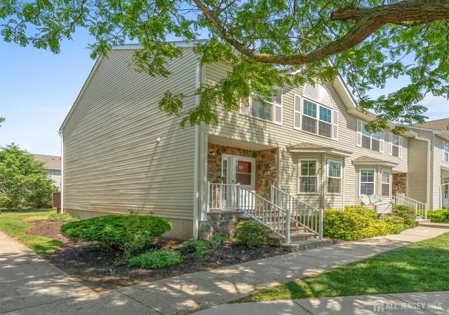Homes for sale in Franklin Twsp, NJ | 8 Ashley Ct, Franklin Twsp, NJ 08873 | MLS# 2616151R