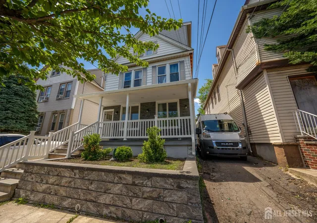 5th image of 946 Emma St, Elizabeth, NJ 07201 | MLS# 2700127R
