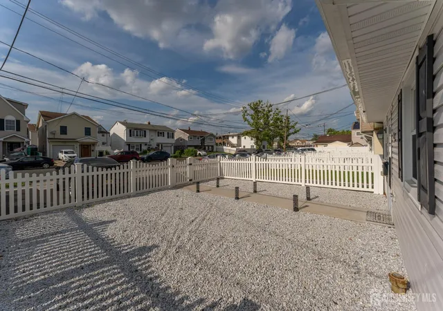3rd image of 30-30 Warren St, Carteret, NJ 07008 | MLS# 2701406R