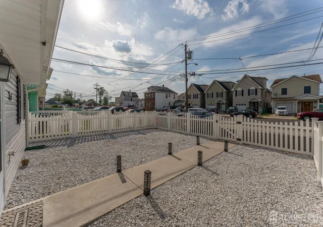 4th image of 30-30 Warren St, Carteret, NJ 07008 | MLS# 2701406R