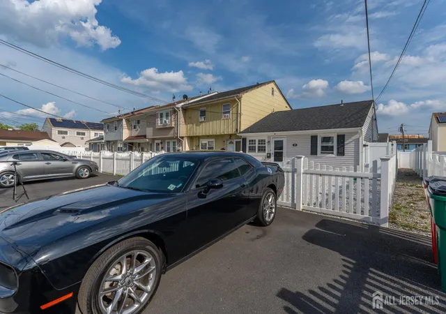 5th image of 30-30 Warren St, Carteret, NJ 07008 | MLS# 2701406R