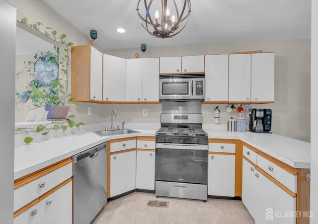 5th image of 23 Krenkel Ct, Flemington, NJ 08822 | MLS# 2702788R