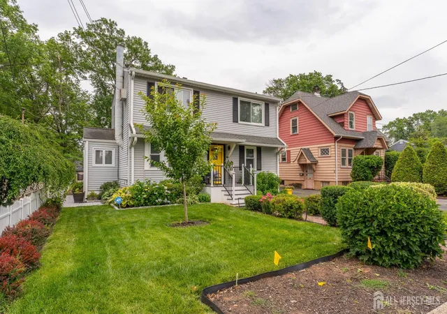 Homes for sale in Avenel, NJ | 566 E Woodbridge Ave, Avenel, NJ 07001 | MLS# 2617891R