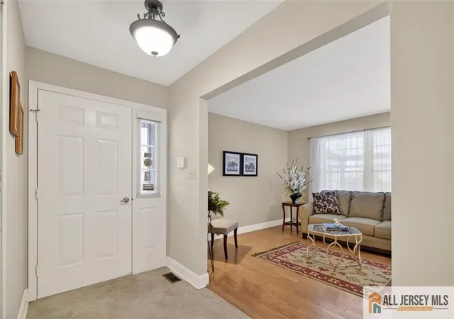 Listing Photo 4 - Condo for sale in building located at 17 George Washington Dr, Monroe, NJ 08831 - Unit #17B